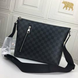 Picture of LV Mens Bags _SKUfw125268405fw